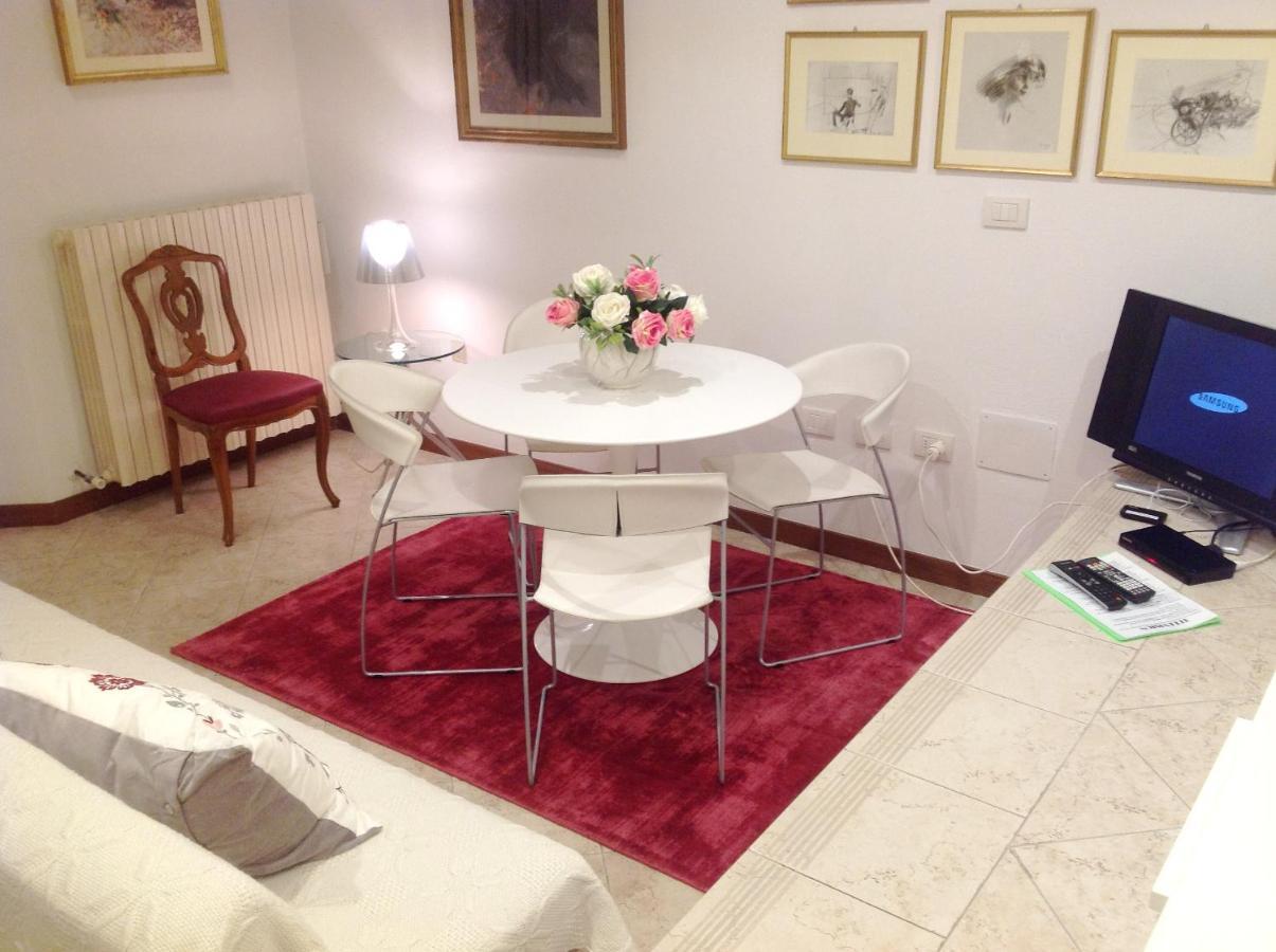 Apartamento Mini Chic Downtown Bolonia Habitación foto